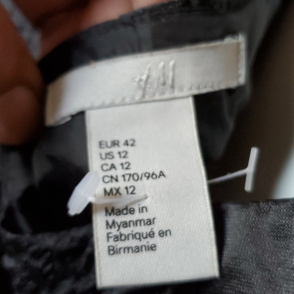 H&M Jacquard textured open back Fit and Flare - Picture 12 of 13